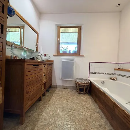 Ferienhaus Maison Ecologique Avec Piscine Privee, Jusqu'a 6 Personnes - Fr-1-824-25